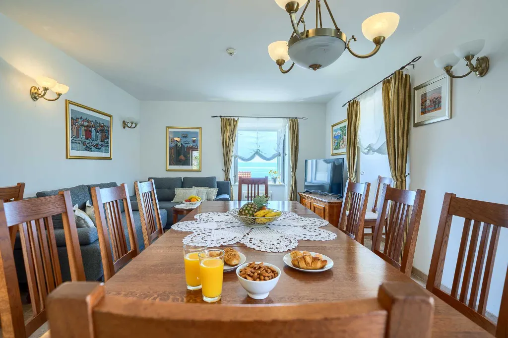 Sumartin Villa with Private Pool for Up to 10
