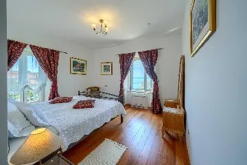 Sumartin Villa with Private Pool for Up to 10