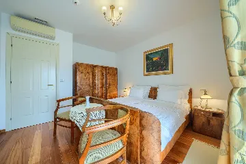 Sumartin Villa with Private Pool for Up to 10