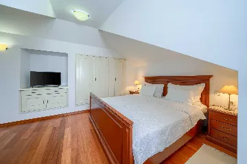 Sumartin Villa with Private Pool for Up to 10