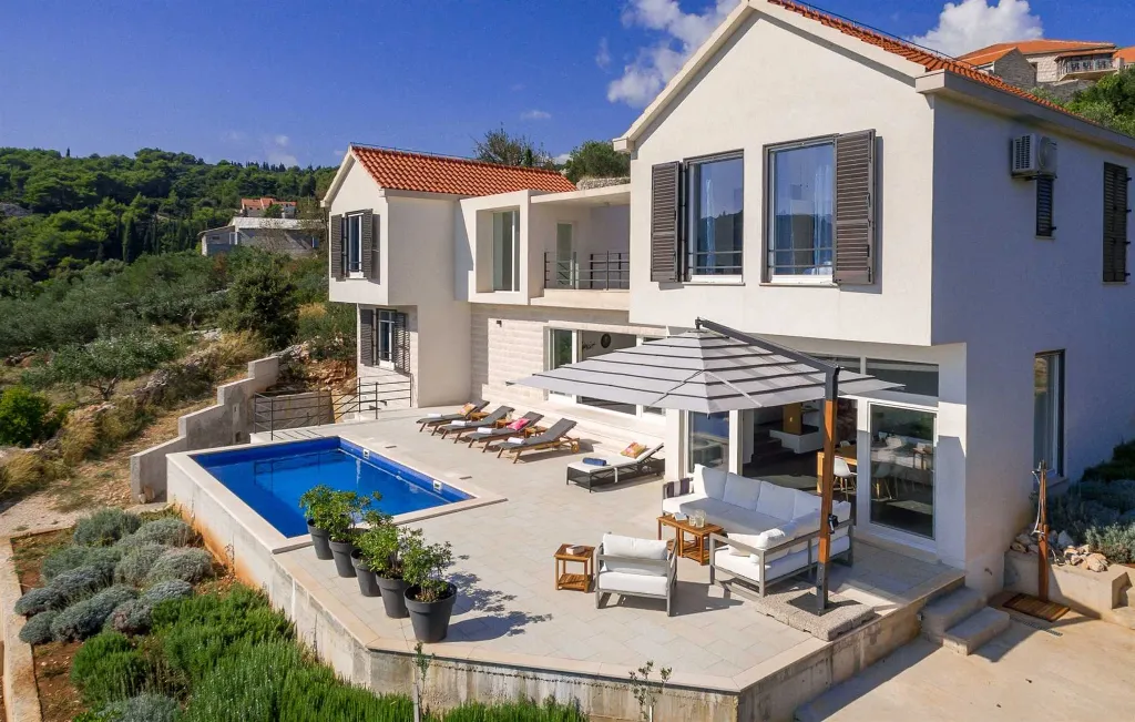 Modern 4-Bedroom Villa in Selca, Croatia