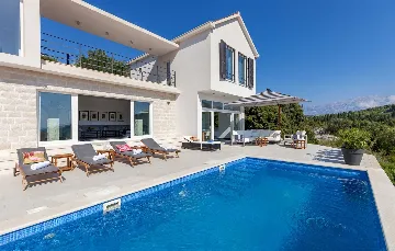 Modern 4-Bedroom Villa in Selca, Croatia