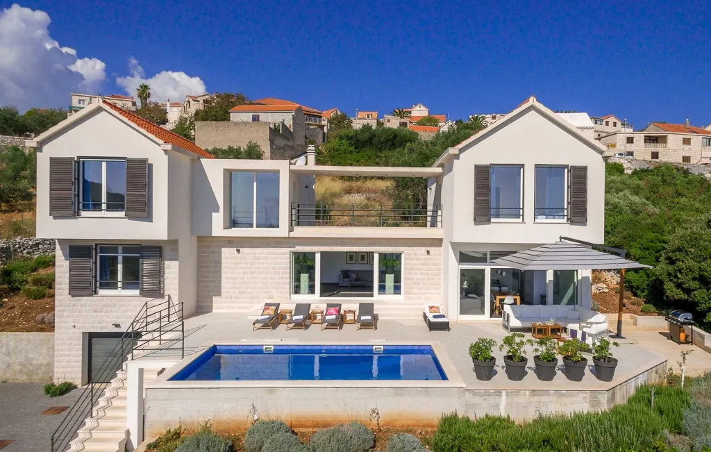 Modern 4-Bedroom Villa in Selca, Croatia