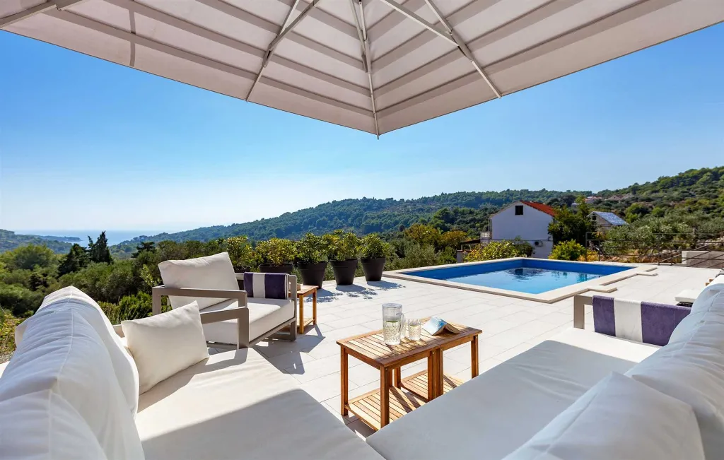 Modern 4-Bedroom Villa in Selca, Croatia