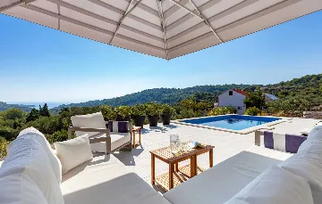 Modern 4-Bedroom Villa in Selca, Croatia