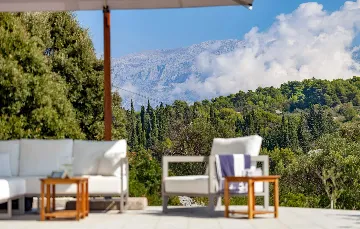 Modern 4-Bedroom Villa in Selca, Croatia