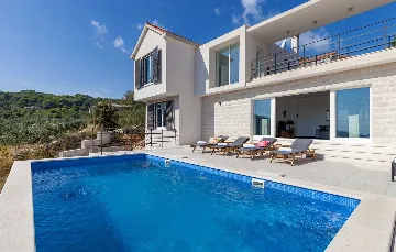 Modern 4-Bedroom Villa in Selca, Croatia