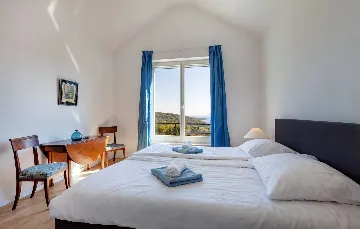 Modern 4-Bedroom Villa in Selca, Croatia