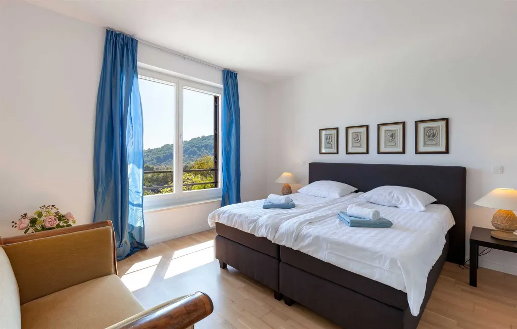 Modern 4-Bedroom Villa in Selca, Croatia