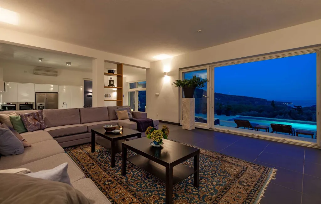 Modern 4-Bedroom Villa in Selca, Croatia