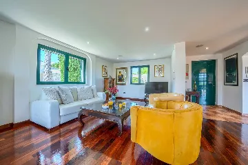 3-Bedroom Villa in Sumartin with Private Pool