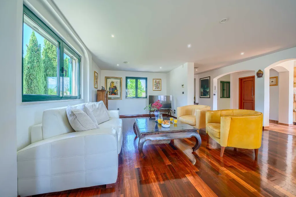 3-Bedroom Villa in Sumartin with Private Pool