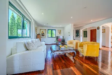 3-Bedroom Villa in Sumartin with Private Pool