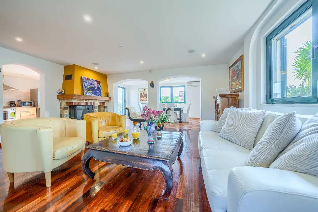 3-Bedroom Villa in Sumartin with Private Pool
