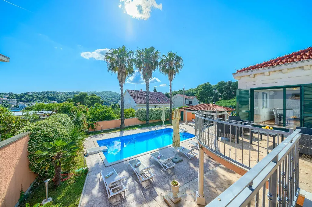 3-Bedroom Villa in Sumartin with Private Pool