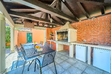 3-Bedroom Villa in Sumartin with Private Pool