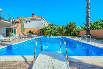 3-Bedroom Villa in Sumartin with Private Pool