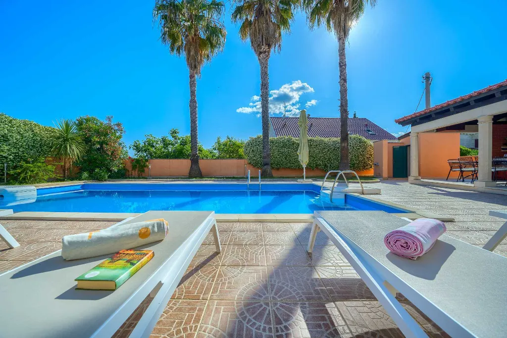 3-Bedroom Villa in Sumartin with Private Pool