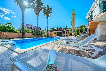 3-Bedroom Villa in Sumartin with Private Pool
