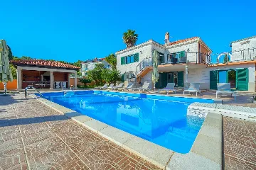 3-Bedroom Villa in Sumartin with Private Pool