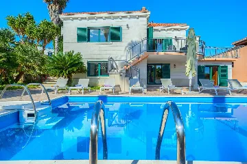 3-Bedroom Villa in Sumartin with Private Pool