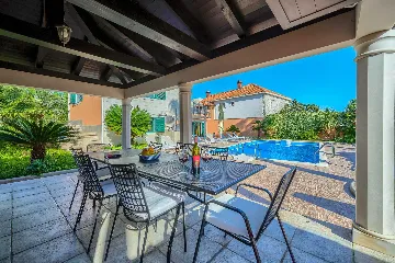 3-Bedroom Villa in Sumartin with Private Pool