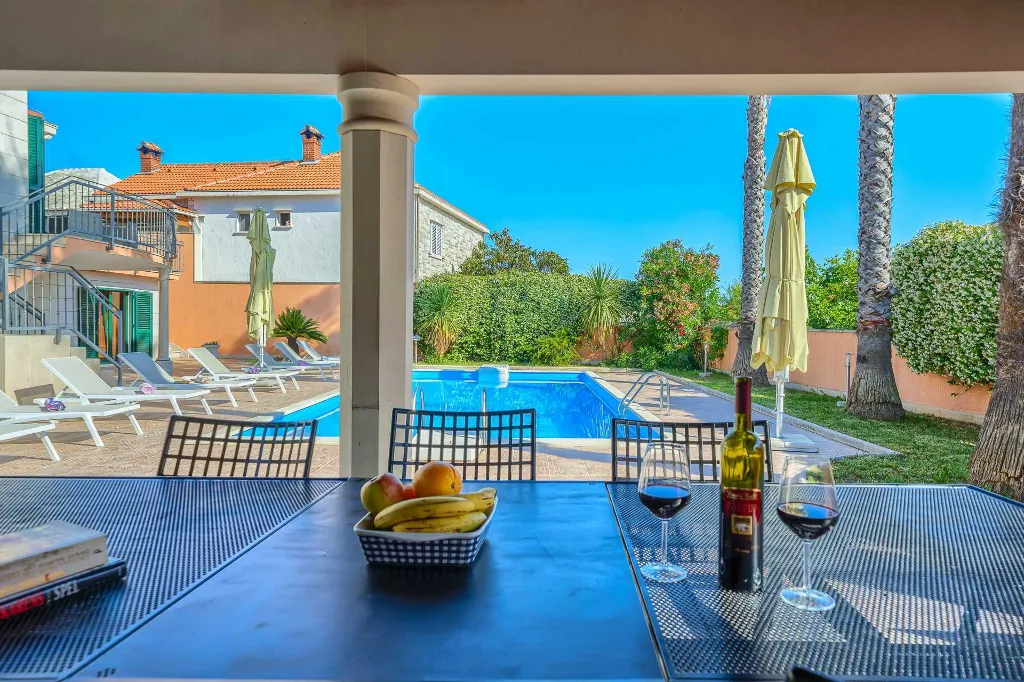 3-Bedroom Villa in Sumartin with Private Pool