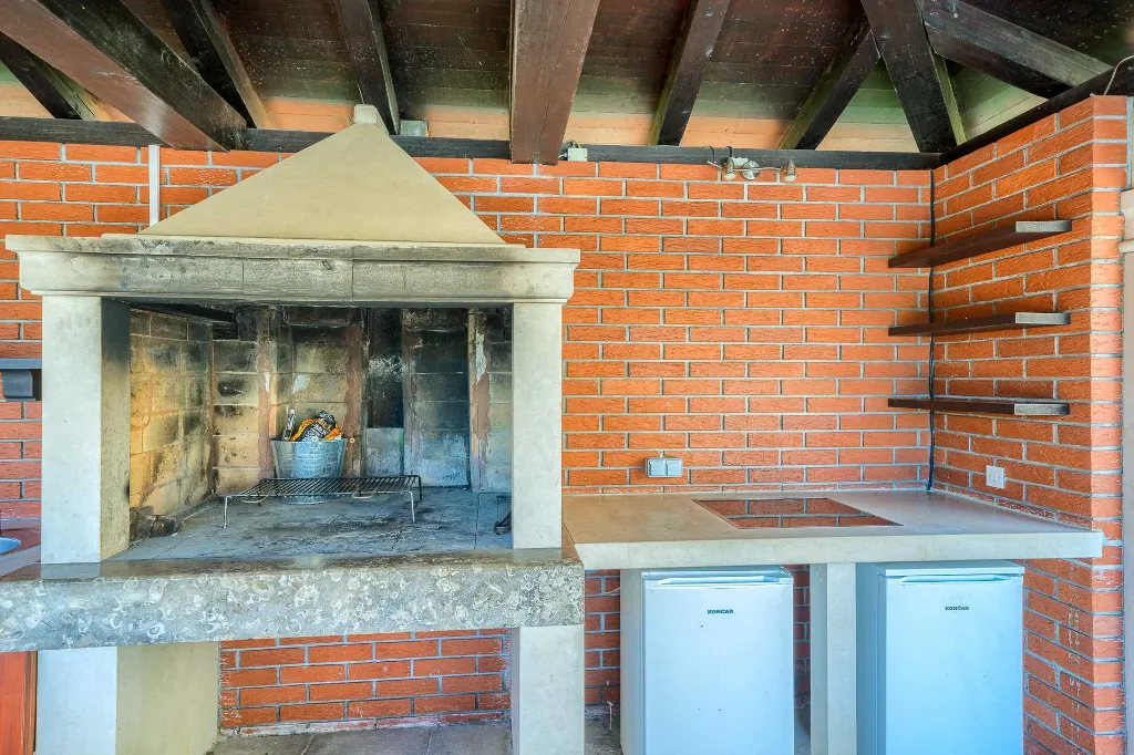 3-Bedroom Villa in Sumartin with Private Pool