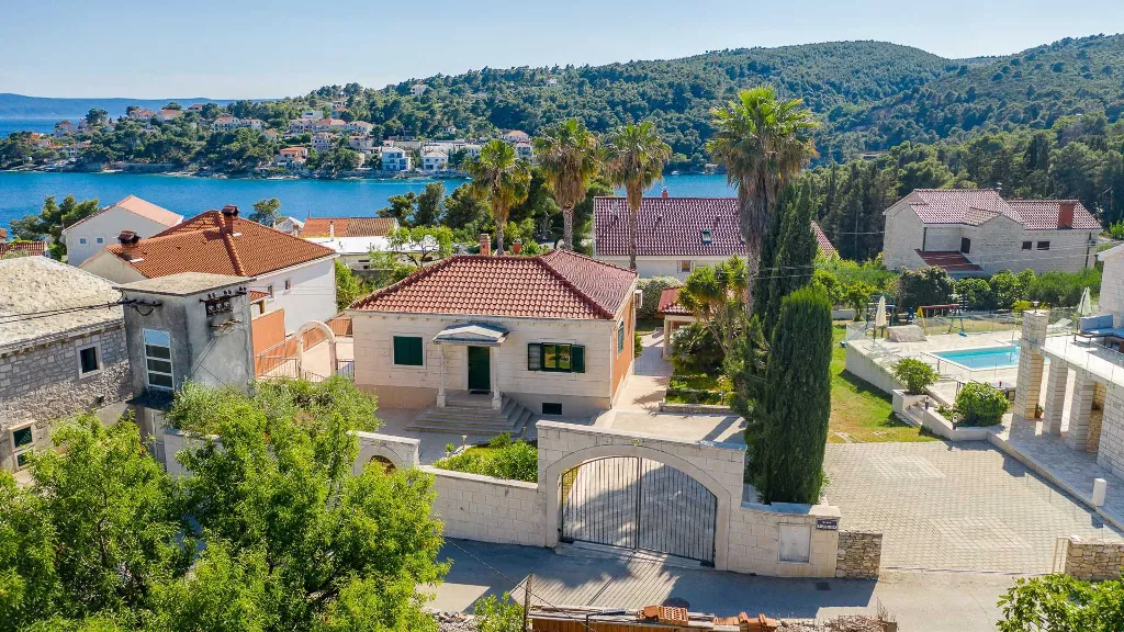 3-Bedroom Villa in Sumartin with Private Pool