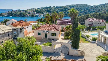 3-Bedroom Villa in Sumartin with Private Pool