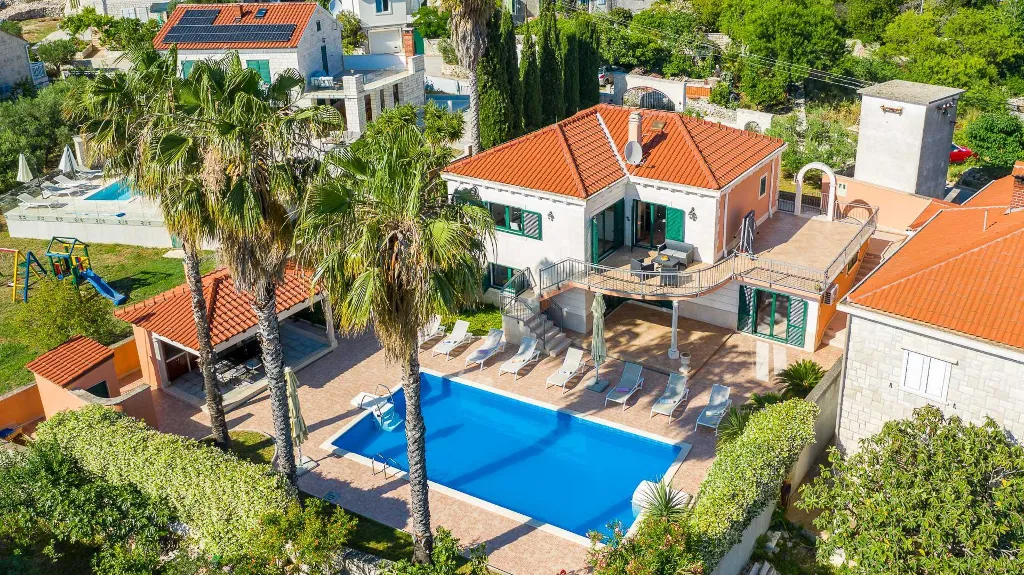 3-Bedroom Villa in Sumartin with Private Pool