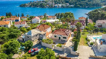 3-Bedroom Villa in Sumartin with Private Pool