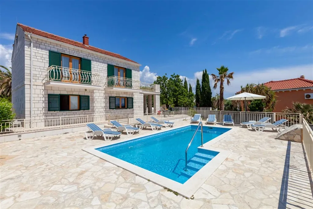 Family Villa in Sumartin with Private Pool