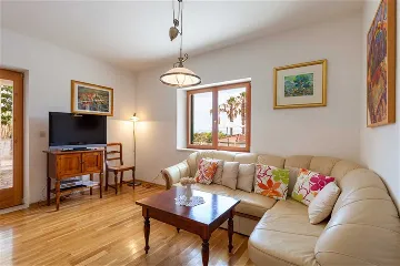 Family Villa in Sumartin with Private Pool