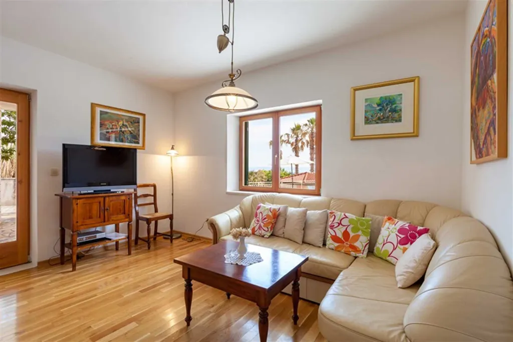Family Villa in Sumartin with Private Pool