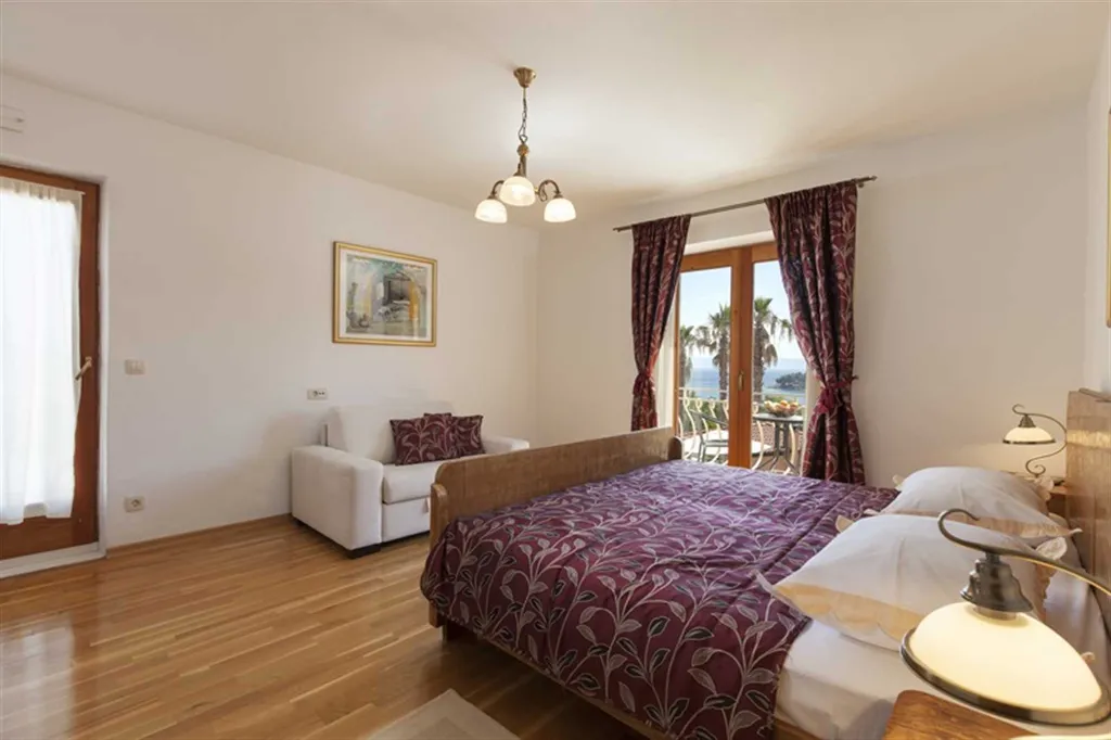 Family Villa in Sumartin with Private Pool