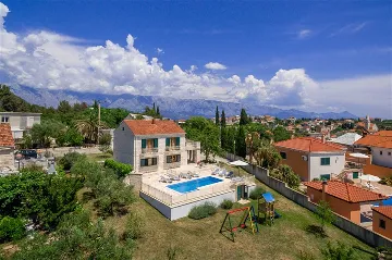 Family Villa in Sumartin with Private Pool