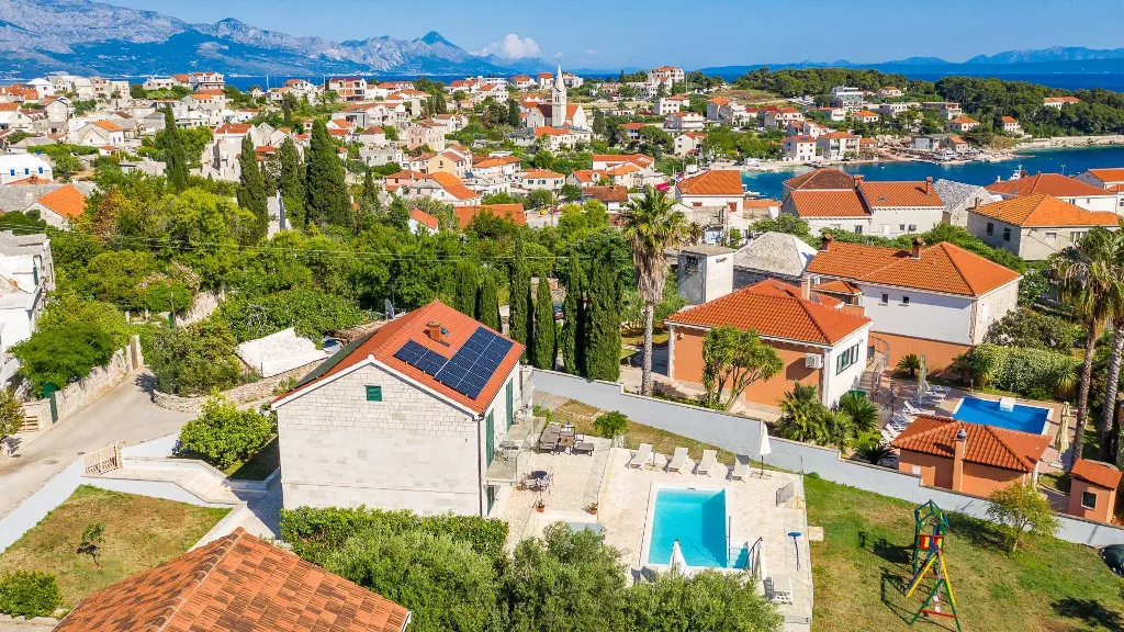 Family Villa in Sumartin with Private Pool