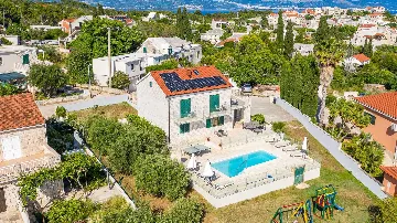 Family Villa in Sumartin with Private Pool