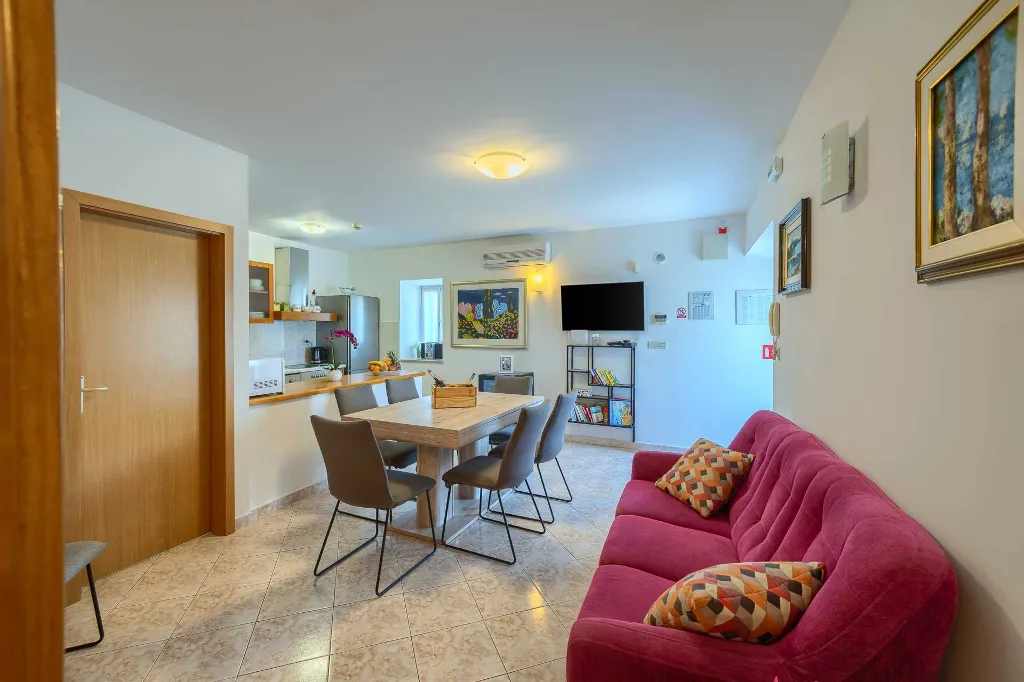3-Bedroom Villa in Sumartin with Private Pool