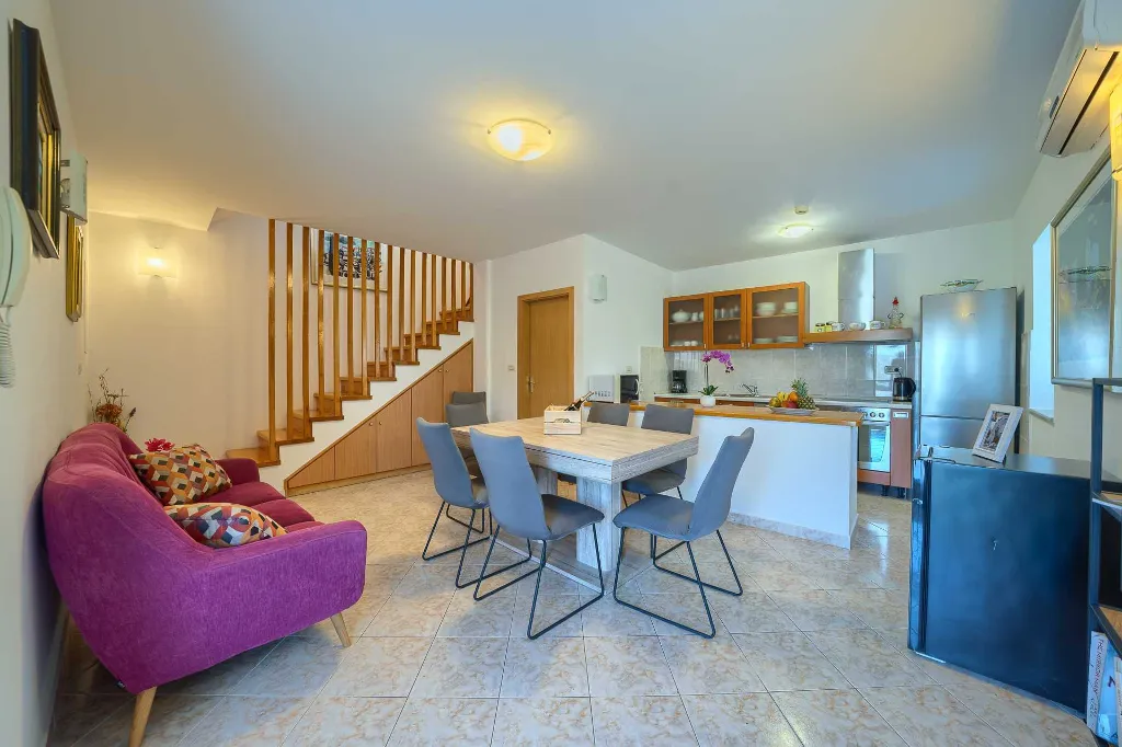 3-Bedroom Villa in Sumartin with Private Pool