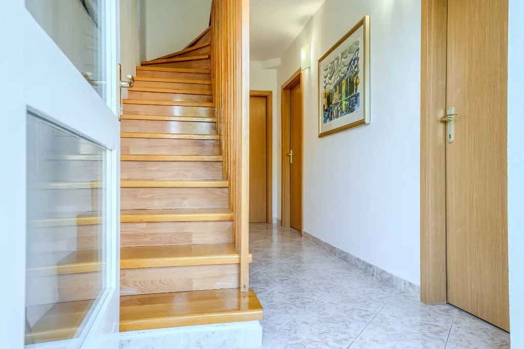 3-Bedroom Villa in Sumartin with Private Pool