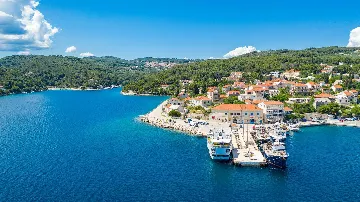 3-Bedroom Villa in Sumartin with Private Pool