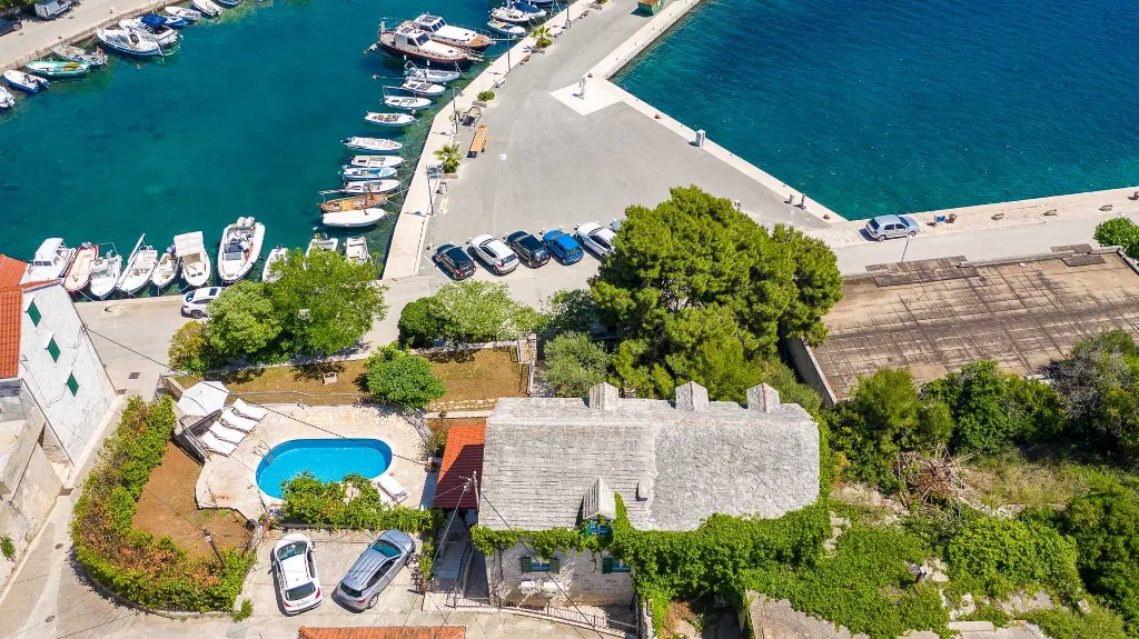 3-Bedroom Villa in Sumartin with Private Pool