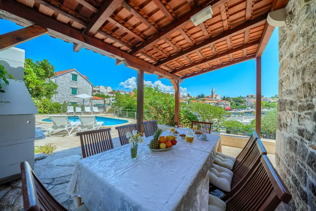 3-Bedroom Villa in Sumartin with Private Pool