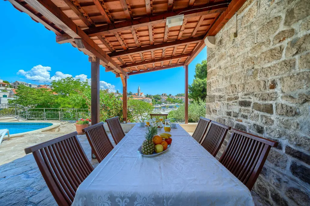 3-Bedroom Villa in Sumartin with Private Pool