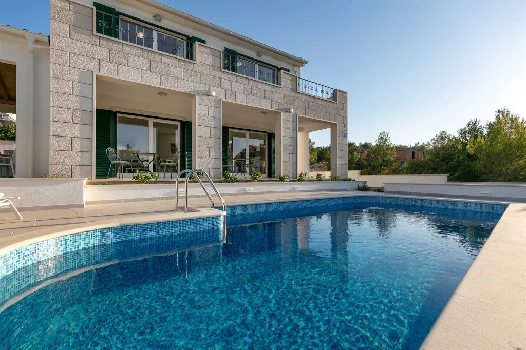 Family Villa with Private Pool in Milna