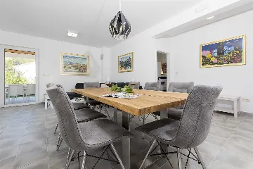 Family Villa with Private Pool in Milna