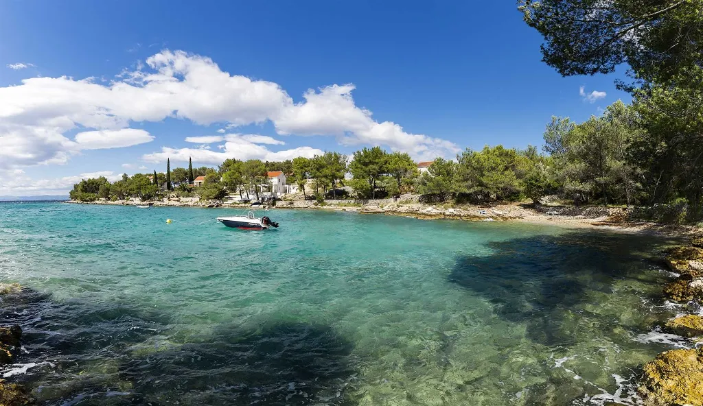 Family Villa with Private Pool in Milna