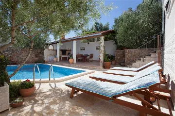 Supetar Villa with Private Pool and Garden (9)